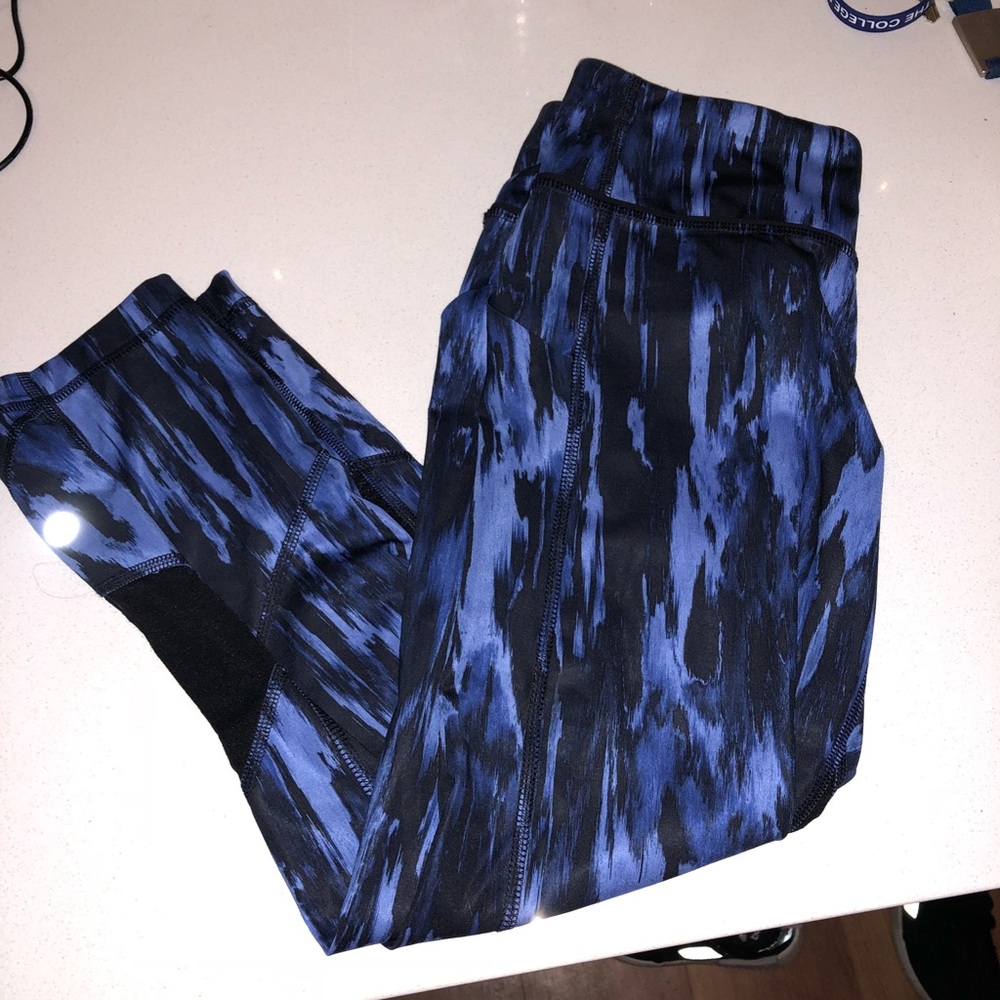 Lululemon pace rival crops size 6